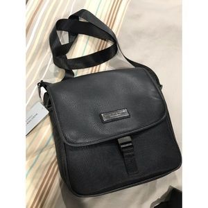 Andrew Marc black messenger bag purse